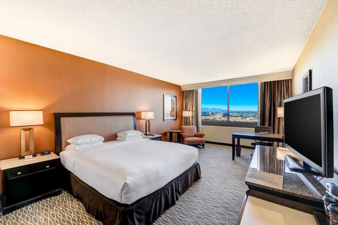 Hotel Fera Anaheim, A Doubletree By Hilton Orange Exterior foto